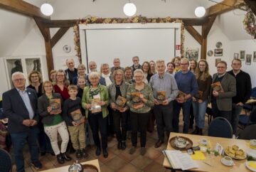 Ein Großteil der Mitwirkenden am Kookbook "De Plattdüütschen"
